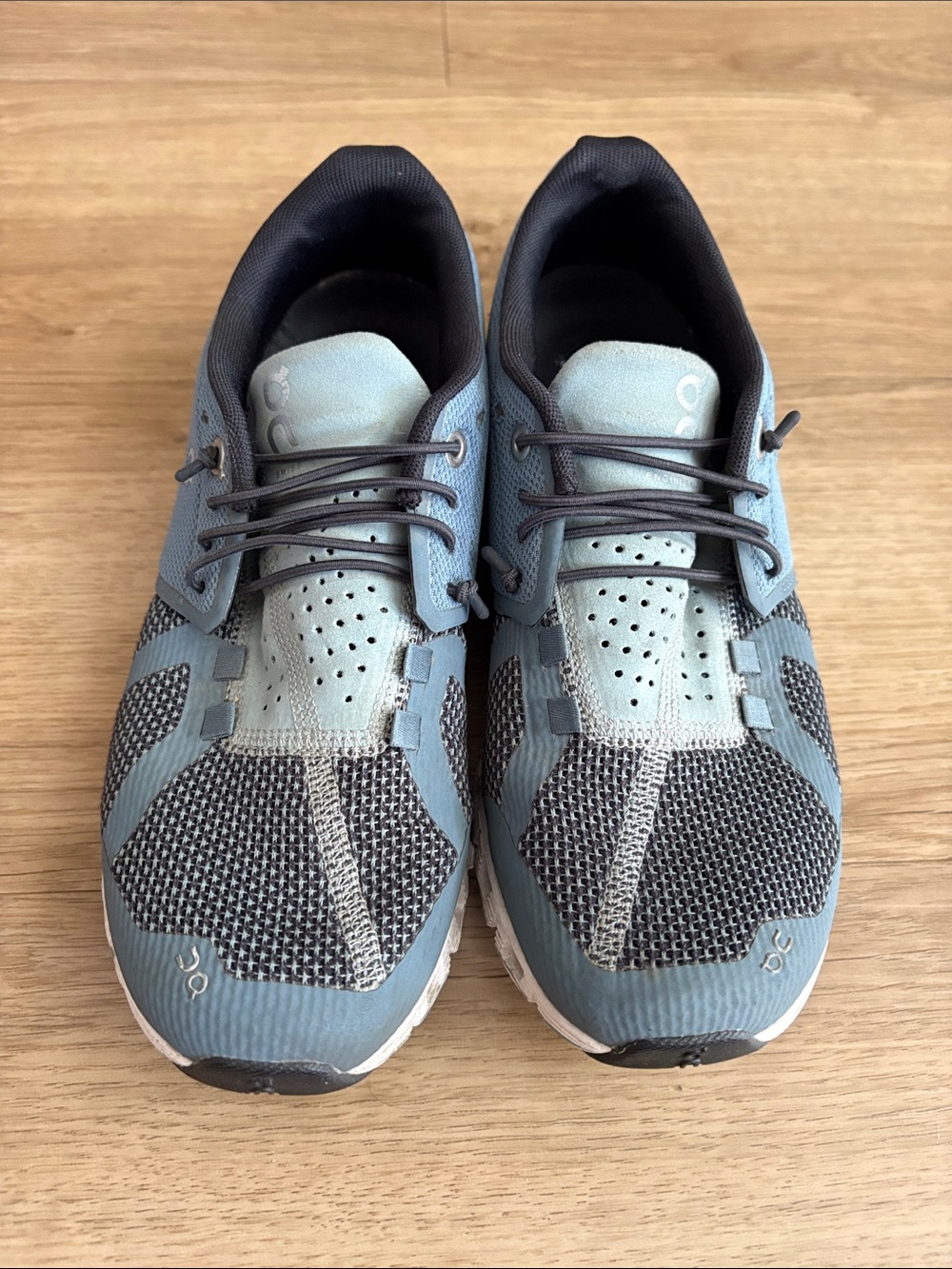 Preowned On Clouds shoes- Size 7.5